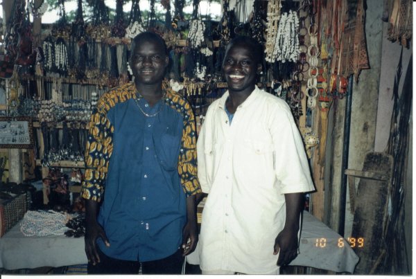 Assine Bougapine & Frere, Ouga.jpg (63225 bytes)