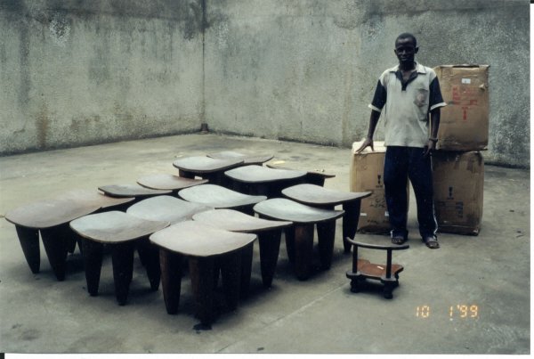 Look at the size of MY stool from Abidjan.jpg (47025 bytes)