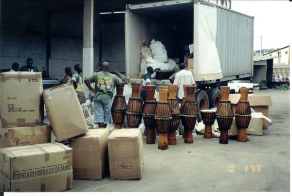 Our container in Abidjan.jpg (49805 bytes)