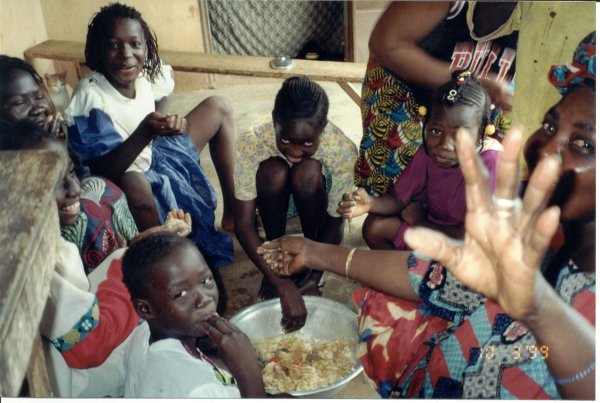 Peanut soup again mom and the kids lunchtime.jpg (61819 bytes)