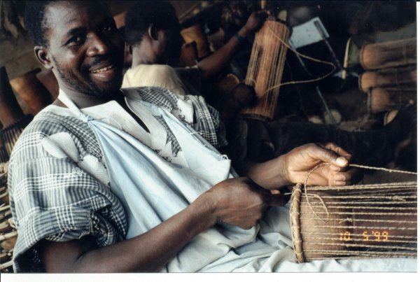 Zongo in Ouaga making Drums.jpg (55643 bytes)